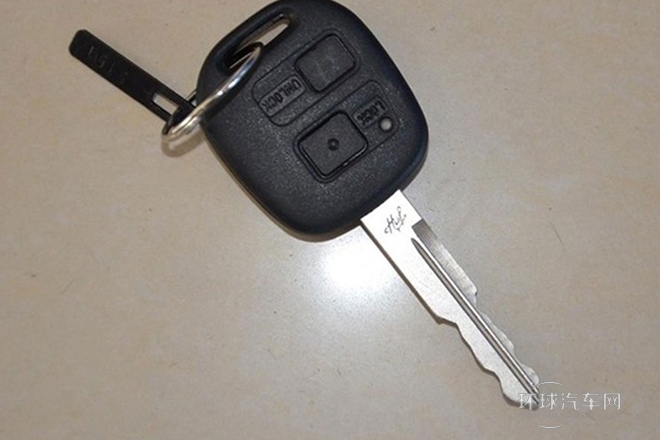 2014款 1.0L 手動(dòng)標(biāo)準(zhǔn)型