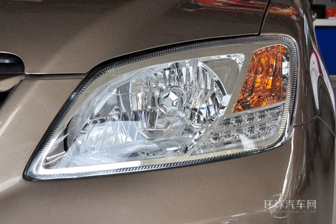 2014款 1.0L 手動(dòng)標(biāo)準(zhǔn)型
