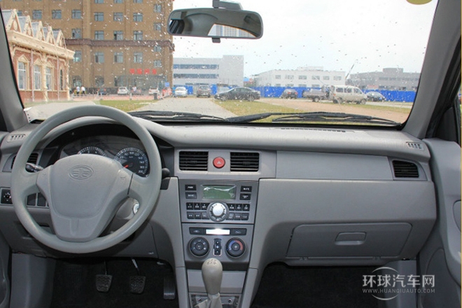 2013款 1.3L 手動(dòng)標(biāo)準(zhǔn)型