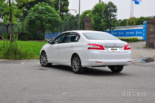 2014款 1.8L 自動領(lǐng)先版