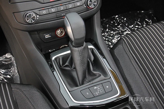 2014款 1.8L 自動(dòng)領(lǐng)先版