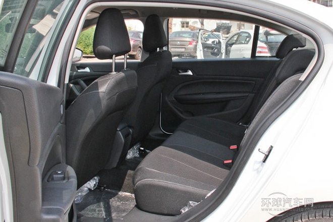 2014款 1.8L 自動領(lǐng)先版