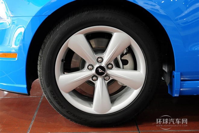 2013款 5.0L GT自動(dòng)標(biāo)準(zhǔn)型