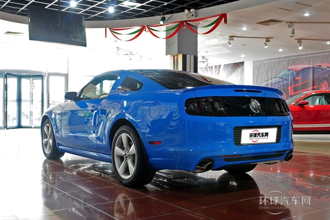 2013款 5.0L GT自動(dòng)標(biāo)準(zhǔn)型