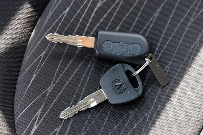 2012款 1.0L 手動導(dǎo)航版