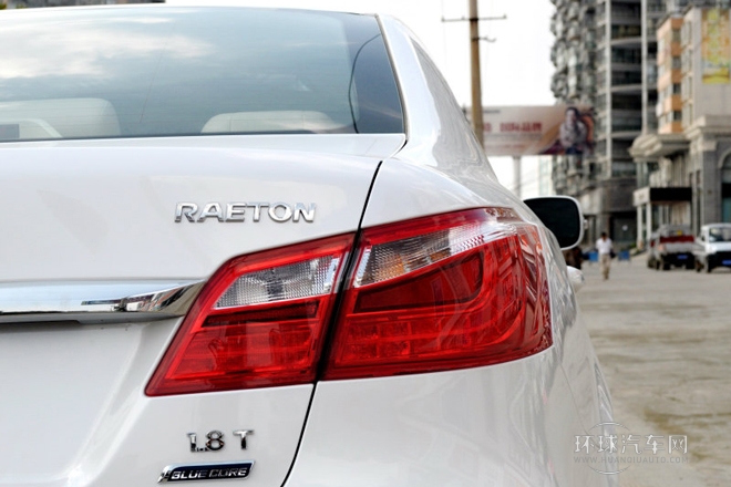 2013款 1.8T 自動(dòng)尊崇型
