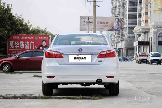 2013款 1.8T 自動(dòng)尊崇型