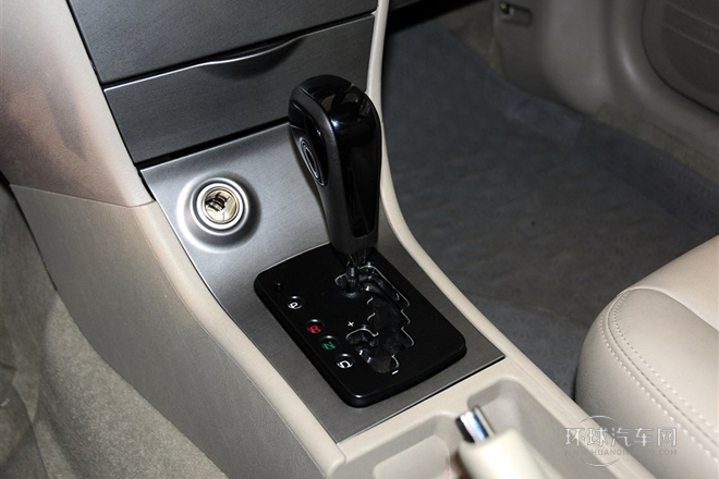 2012款 1.8L 自動(dòng)尊貴型