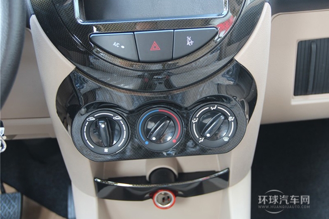 2011款 1.0L 手動(dòng)標(biāo)準(zhǔn)型