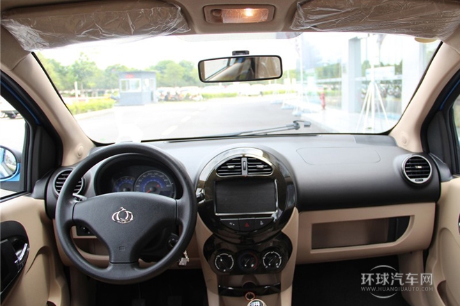 2011款 1.0L 手動標(biāo)準(zhǔn)型