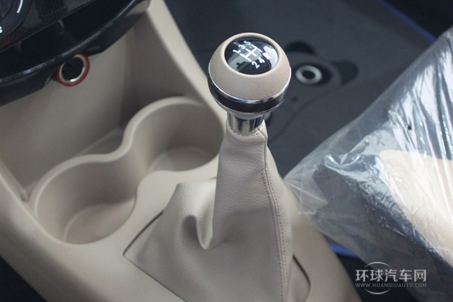 2013款 1.0L 手動(dòng)進(jìn)取型