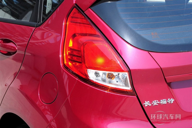 2013款 兩廂 1.5L 自動(dòng)時(shí)尚型