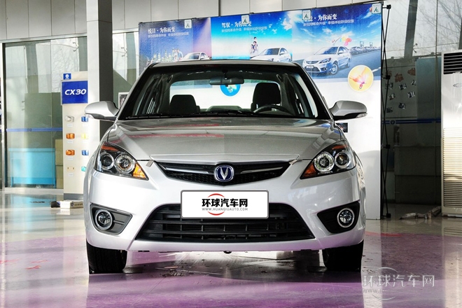 2012款 三廂 1.5L 手動(dòng)運(yùn)動(dòng)型
