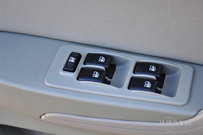 2012款 1.3L 標(biāo)準(zhǔn)型