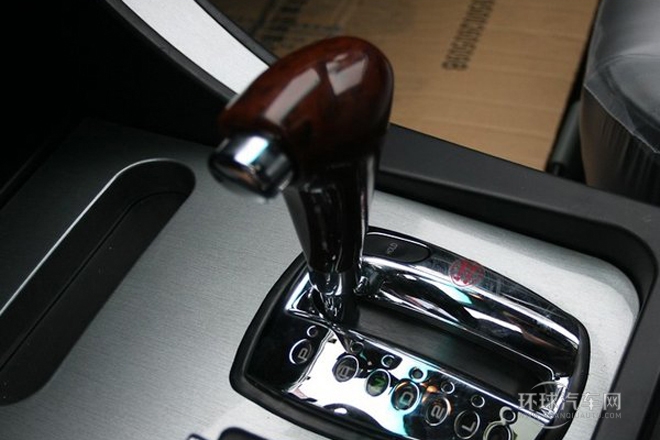2011款 2.0L 自動兩驅(qū)超豪華型