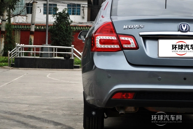 2012款 三廂 1.6L 手動(dòng)豪華低碳版