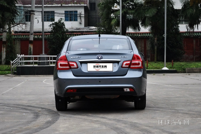 2012款 三廂 1.6L 手動(dòng)豪華低碳版