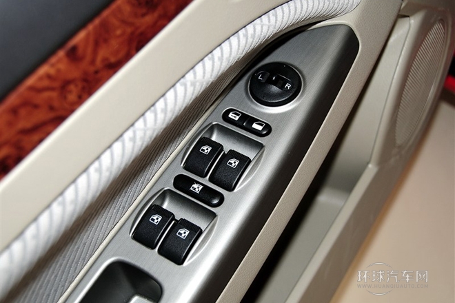 2012款 三廂 1.6L 手動豪華型