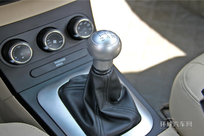 2012款 三廂 1.8L 自動(dòng)尊貴型