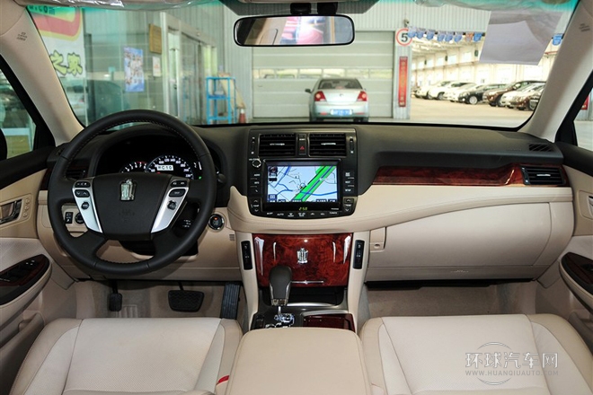 2012款 V6 2.5L Royal Saloon尊貴版