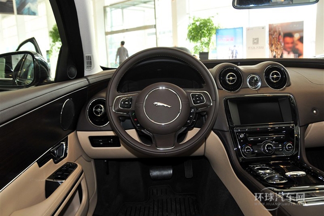 2014款 XJL 2.0T 兩驅(qū)典雅商務(wù)版