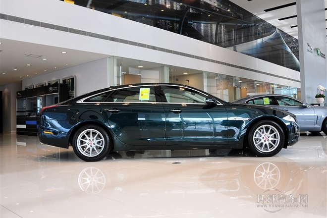 2014款 XJL 2.0T 兩驅(qū)典雅商務(wù)版