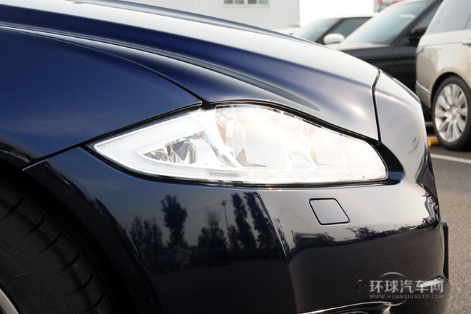 2014款 XJL 2.0T 兩驅(qū)全景商務版