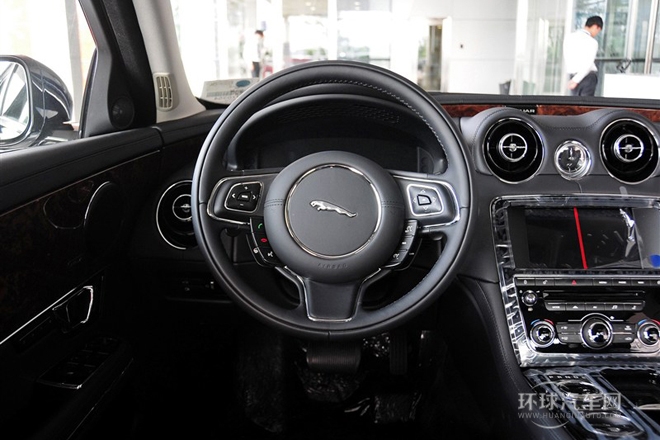 2014款 XJL 2.0T 兩驅(qū)全景商務(wù)版