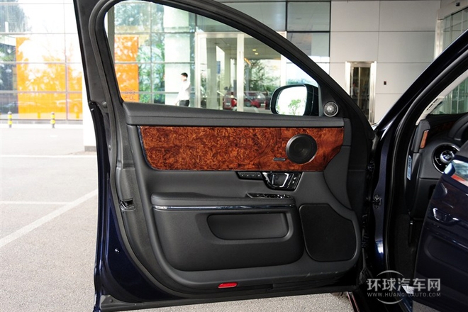 2014款 XJL 2.0T 兩驅(qū)全景商務(wù)版