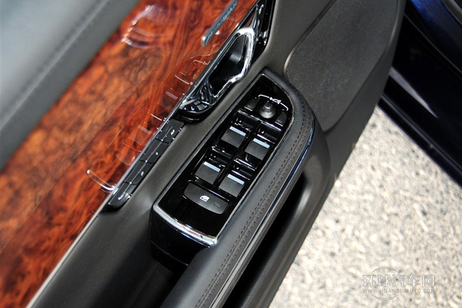 2014款 XJL 2.0T 兩驅(qū)全景商務(wù)版