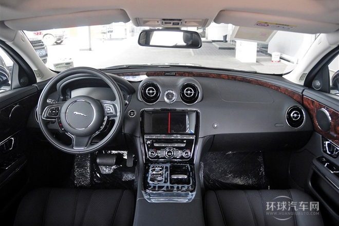 2014款 XJL 2.0T 兩驅(qū)尊享商務(wù)版
