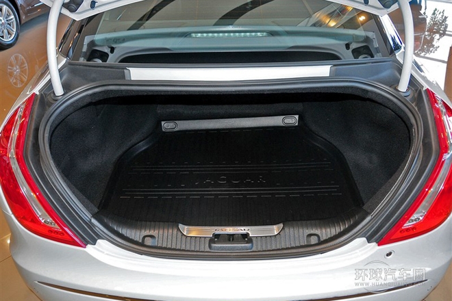 2014款 XJL 3.0 SC 兩驅(qū)全景商務版