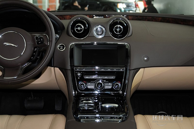 2014款 XJL 3.0 SC 兩驅(qū)尊享商務(wù)版