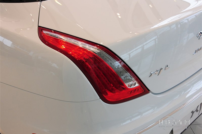 2014款 XJL 3.0 SC 四驅(qū)旗艦商務(wù)版