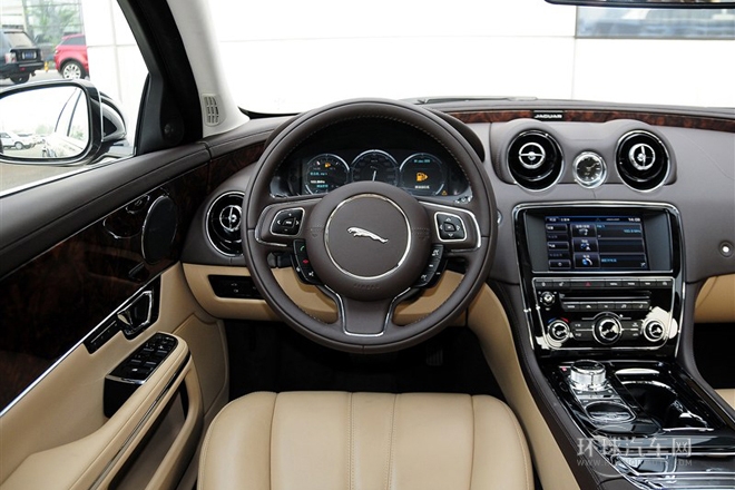 2014款 XJL 3.0 SC 四驅(qū)全景商務版