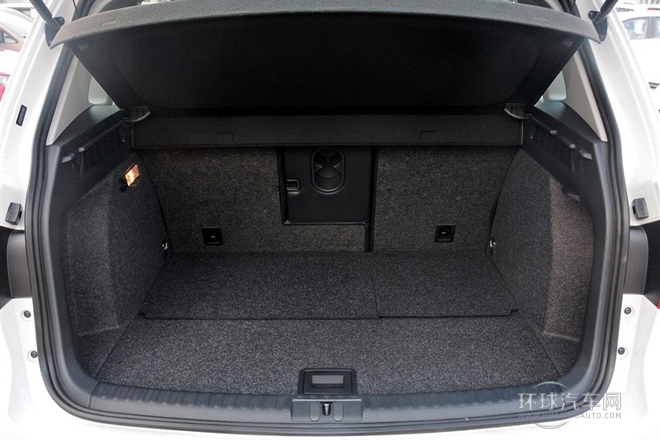2015款 1.8TSI 自動兩驅(qū)30周年紀(jì)念版