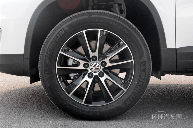 2015款 1.8TSI 自動兩驅(qū)30周年紀念版