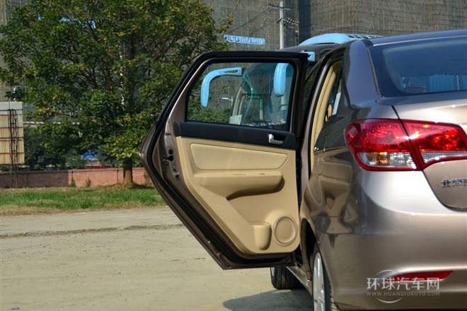 2013款 三廂 1.3L 手動(dòng)樂天版