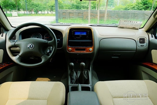 2013款2.5L手動兩驅(qū)豪華版