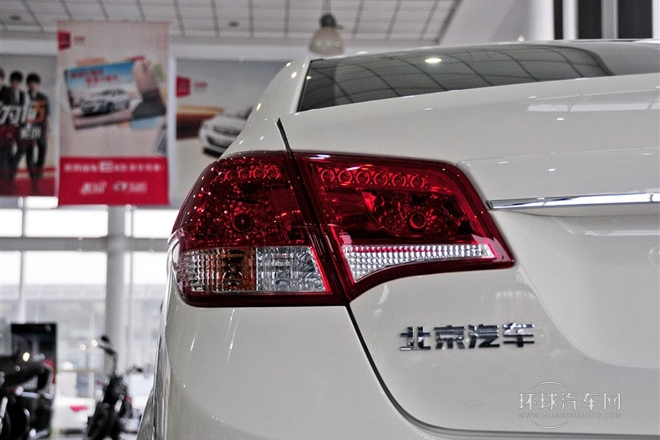 2013款 三廂 1.5L 手動(dòng)樂天版
