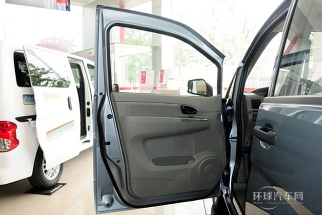 2014款 1.5L 手動標(biāo)準(zhǔn)型7座 國V
