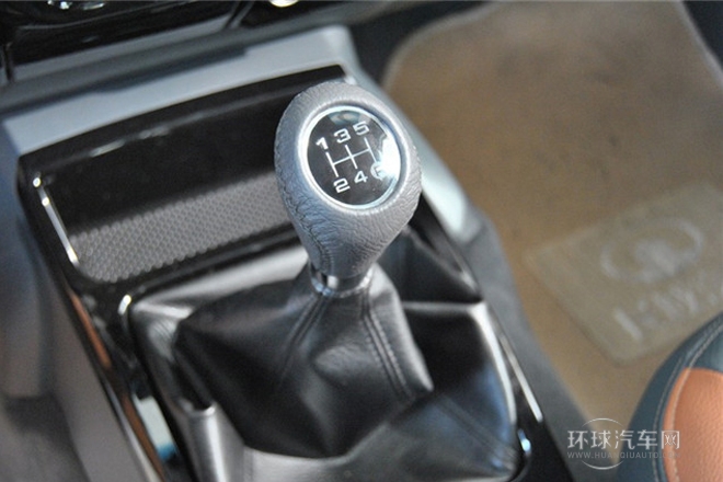 2013款 2.4L歐洲版 兩驅(qū)領(lǐng)航型小雙排
