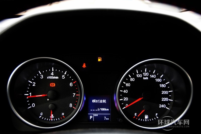 2013款 升級(jí)版 2.4L 自動(dòng)兩驅(qū)精英型
