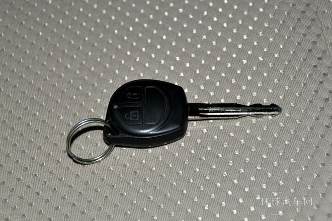 2010款 2.0L睿翔 豪華型(短軸)