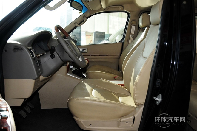 2010款 2.4L-3代 尊領(lǐng)標準型9座4RB2