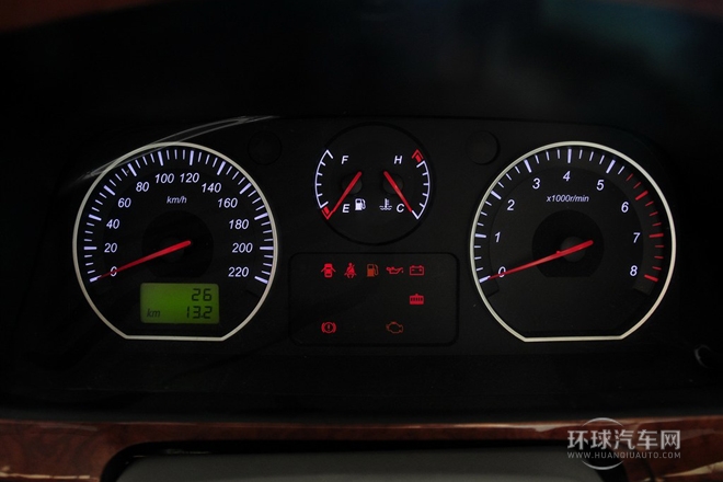 2010款 2.4L-3代 尊領(lǐng)標準型9座4RB2