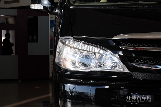 2010款 2.4L-3代 尊領(lǐng)標(biāo)準(zhǔn)型9座4RB2