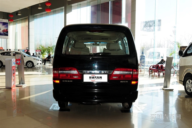 2010款 2.4L-3代 尊領(lǐng)標(biāo)準(zhǔn)型9座4RB2