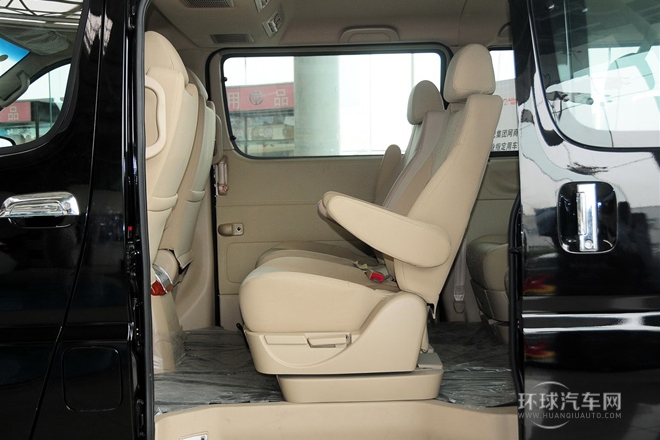 2010款 2.4L-3代 尊領(lǐng)豪華型長(zhǎng)軸9座4RB2