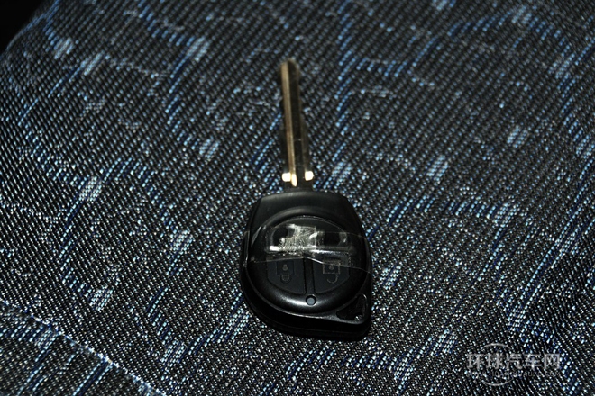 2010款 2.4L-3代 尊領(lǐng)豪華型長(zhǎng)軸11座4RB2